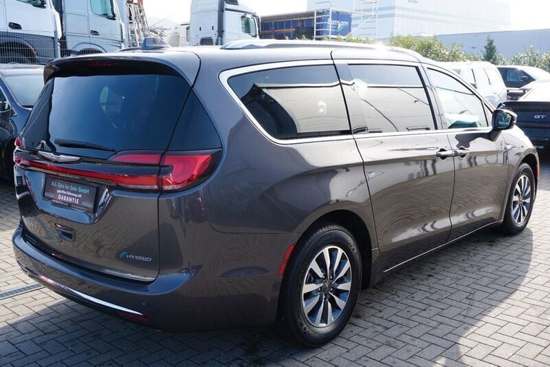 Grau Gebraucht 2021 Chrysler Pacifica SUV | 37.490 € - Bild 1/4