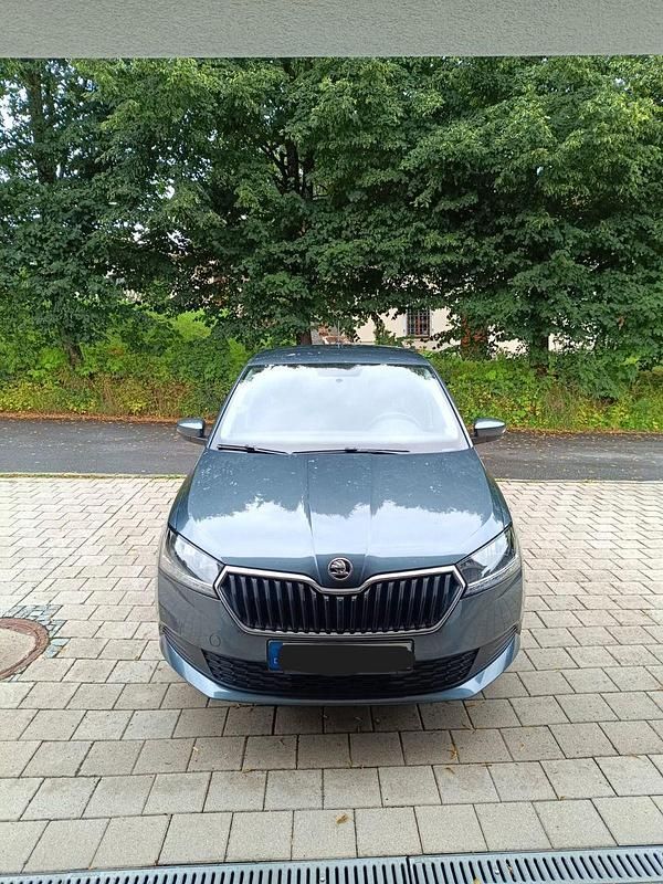 Grau Gebraucht 2019 Skoda Fabia Cool Plus Kleinwagen | 9.500 € (Guter Preis) - Bild 1/4