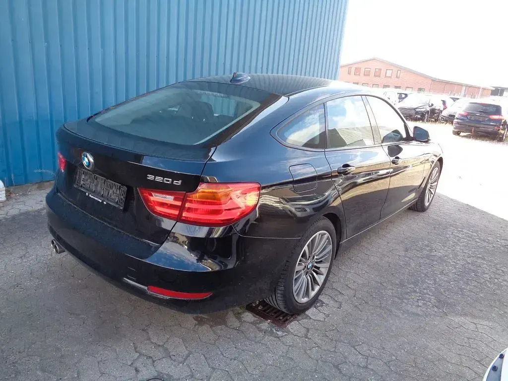 Gebraucht BMW 320 Sport Line 190 PS (139 kW) 2016 Schwarz Limousine