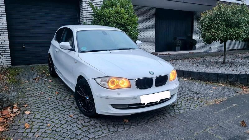 Weiß Gebraucht 2009 BMW 118 Coupé Coupé | 3.999 € (Fairer Preis) - Bild 1/4