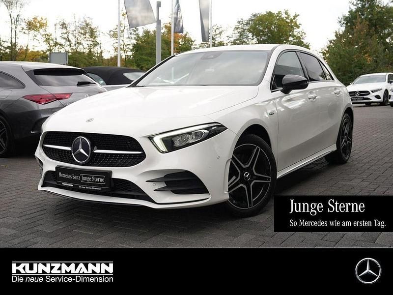 Polarweiss Gebraucht 2020 Mercedes A250 AMG Limousine | 23.090 € (Guter Preis) - Bild 1/4
