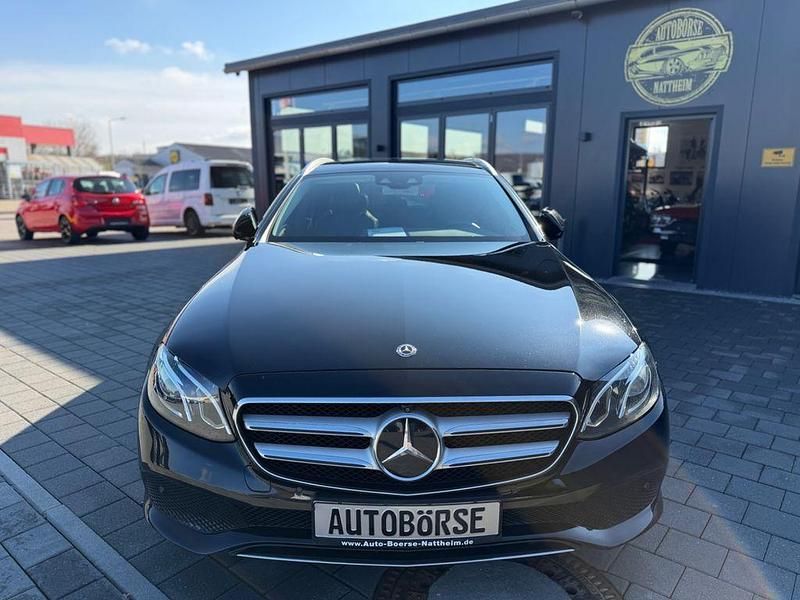 Gebraucht Mercedes E220 194 PS (142 kW) 2017 Schwarz  unilack Kombi