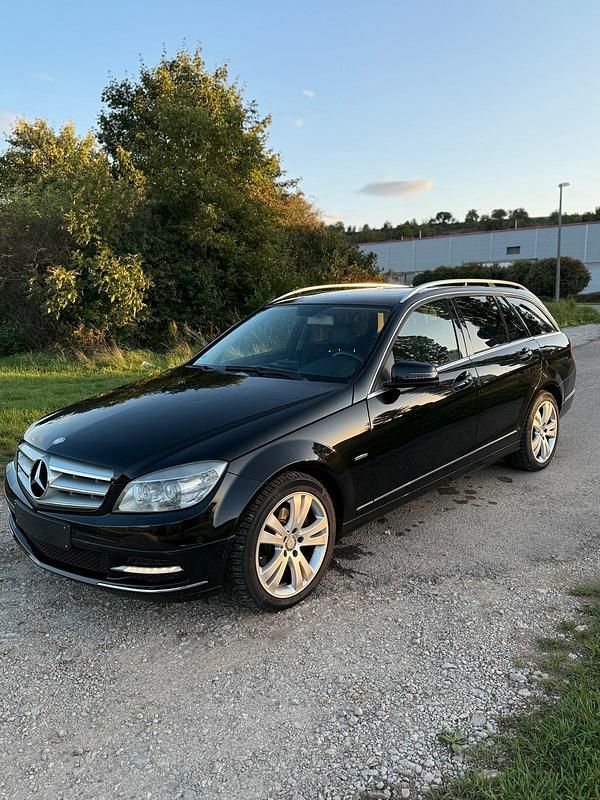Schwarz Gebraucht 2010 Mercedes 250 Avantgarde Kombi | 4.600 € (Guter Preis) - Bild 1/4