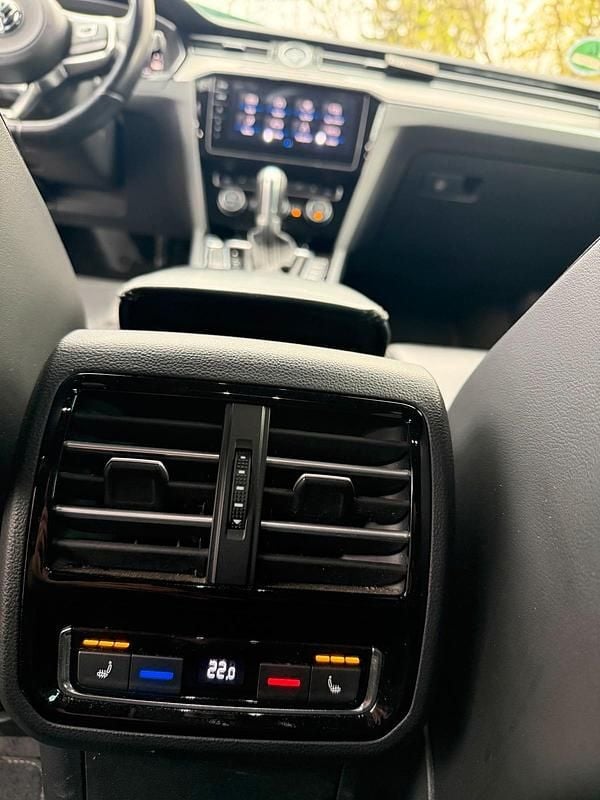 Używany VW Passat 190 KM (139 kW) 2018 Biały Kombi