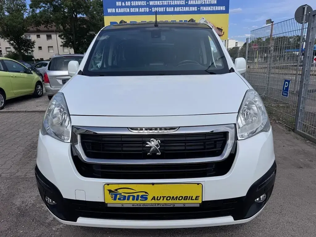 Gebraucht Peugeot Partner Tepee Allure 110 PS (80 kW) 2018 Weiß Van / Kleinbus