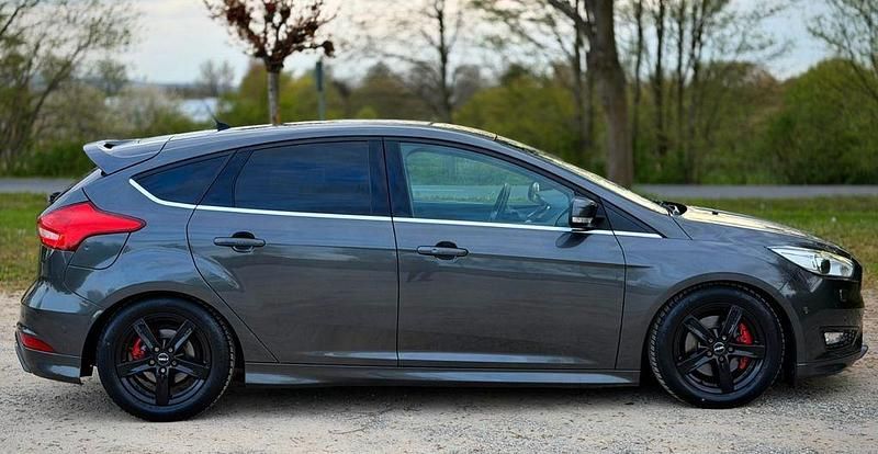 Gebraucht Ford Focus ST-Line 182 PS (133 kW) 2016 Grau Limousine