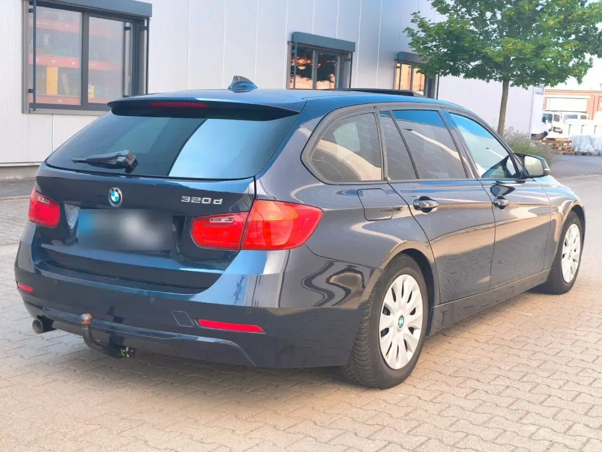Gebraucht BMW 320 Sport Line 184 PS (135 kW) 2012 Blau Limousine