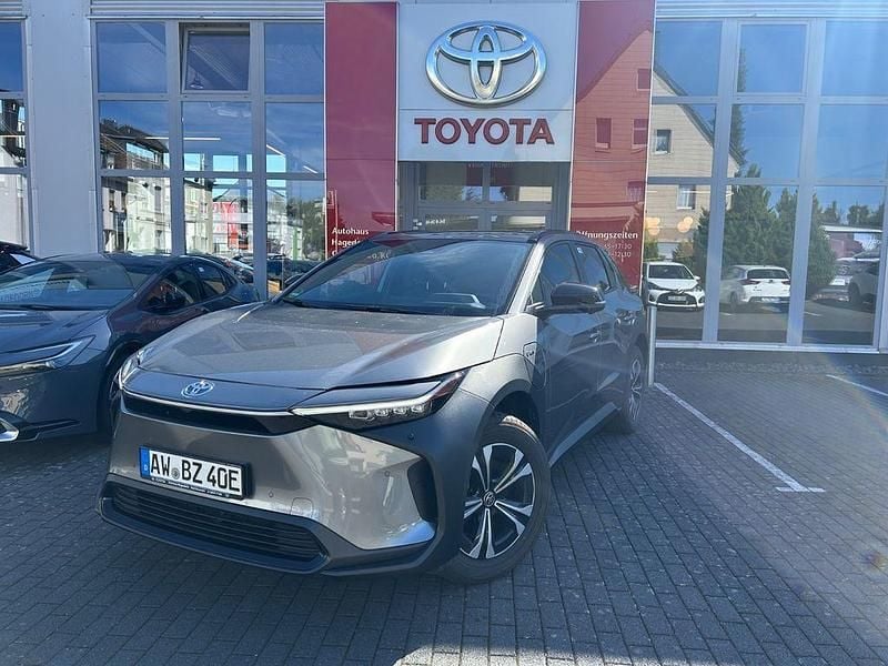 Silber Gebraucht 2025 Toyota bZ4X Team SUV | 39.990 € (Fairer Preis) - Bild 1/4