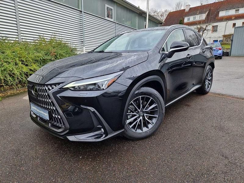 Graphitschwarz Gebraucht 2024 Lexus NX450h+ E-FOUR Executive Line SUV | 49.990 € (Superpreis) - Bild 1/4