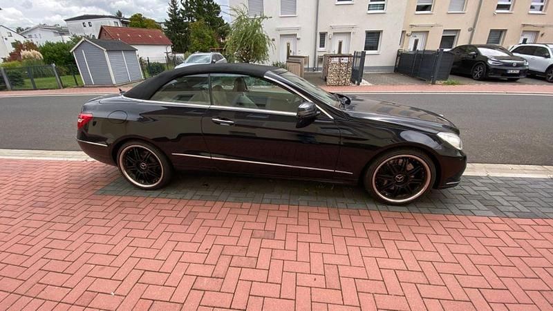 Gebraucht Mercedes E500 Avantgarde 387 PS (284 kW) 2010 Schwarz Cabrio