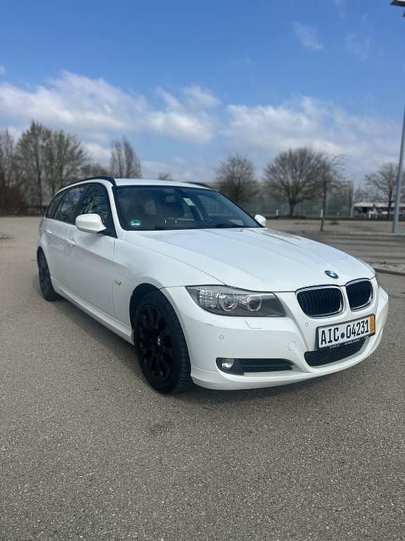 Gebraucht BMW 316 116 PS (85 kW) 2011 Weiß Kombi