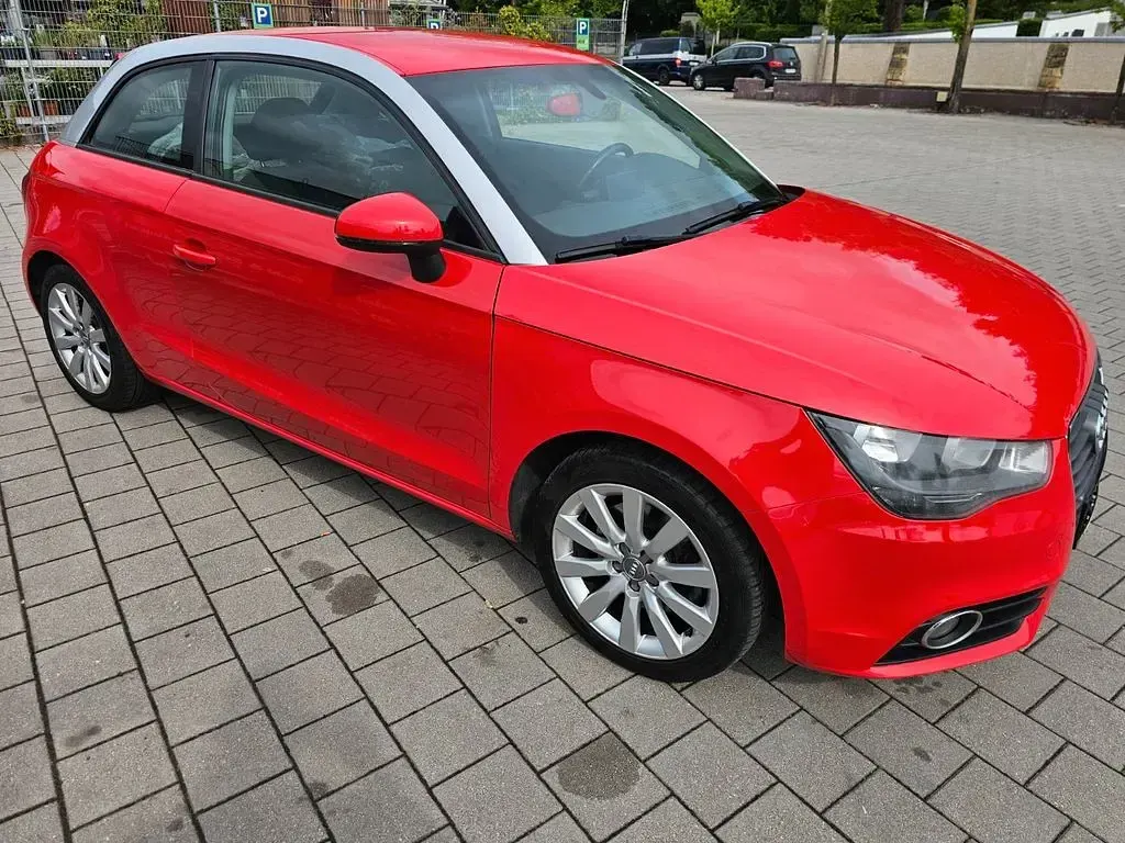 Używany Audi A1 Attraction 122 KM (89 kW) 2012 Czerwony Hatchback
