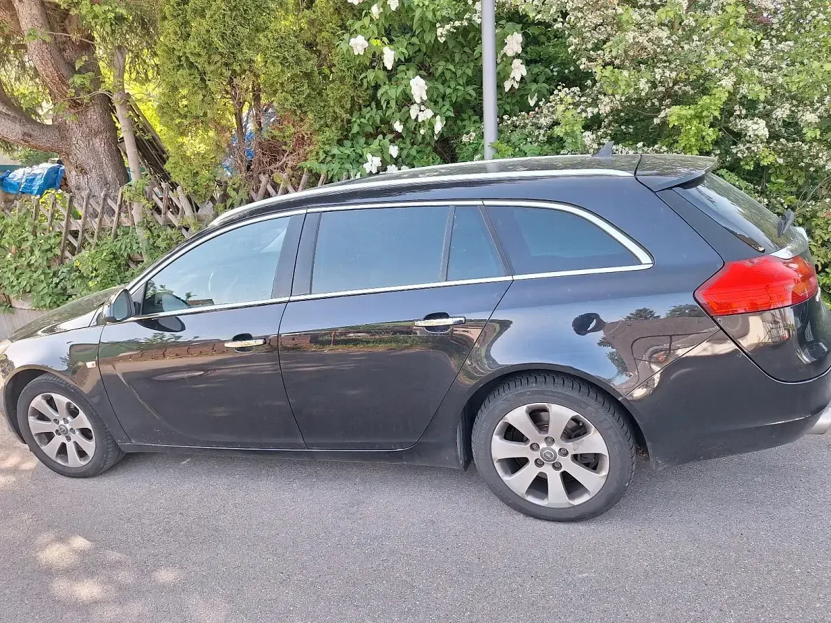 Używany Opel Insignia 260 KM (191 kW) 2009 Czarny Kombi