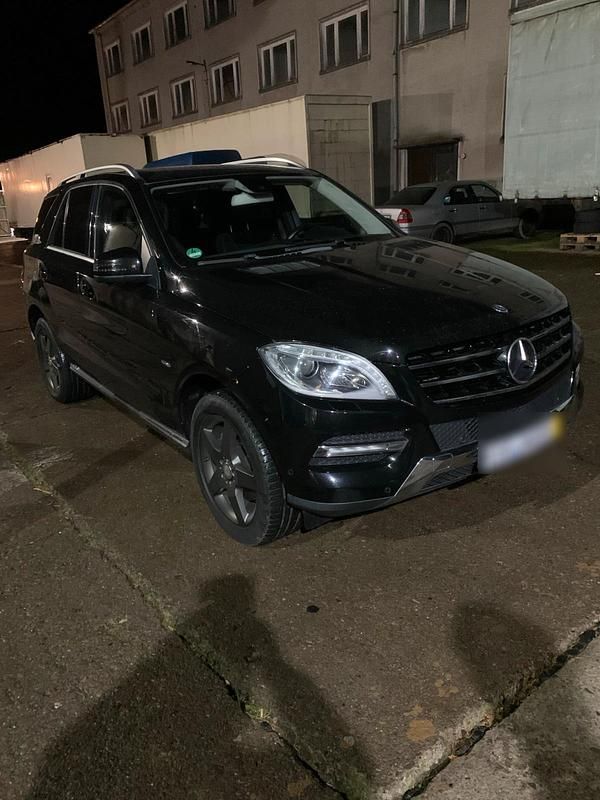 Gebraucht Mercedes ML350 258 PS (189 kW) 2012 Schwarz SUV