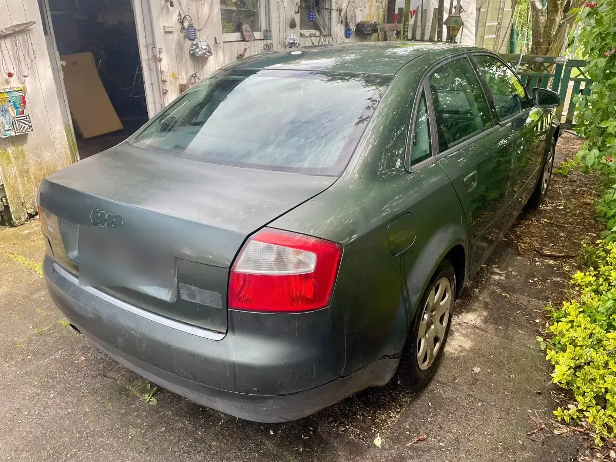 Używany Audi A4 101 KM (74 kW) 2001 Zielony Sedan/Limuzyna