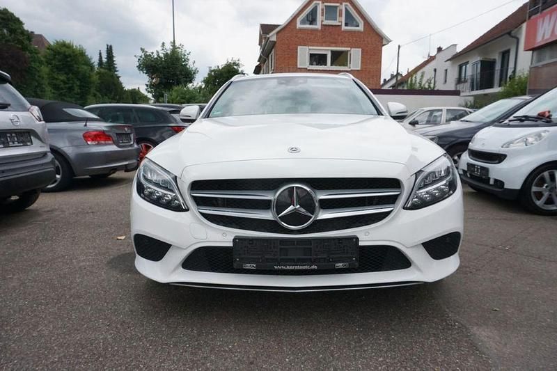 Weiß Gebraucht 2020 Mercedes C300e Avantgarde Kombi | 19.250 € (Guter Preis) - Bild 1/4