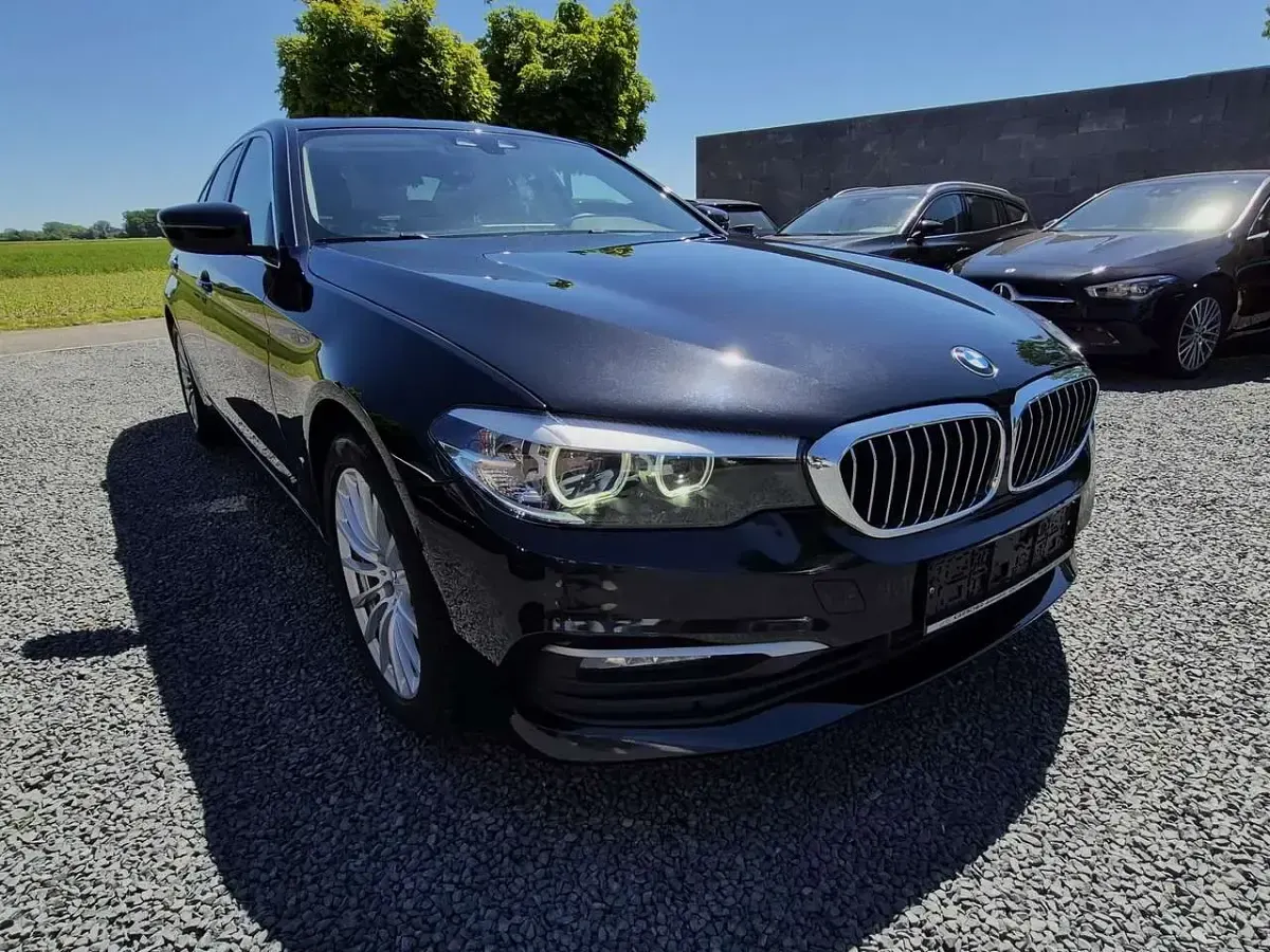 Gebraucht BMW 520 Performance 190 PS (139 kW) 2019 Black sapphire metallic Limousine