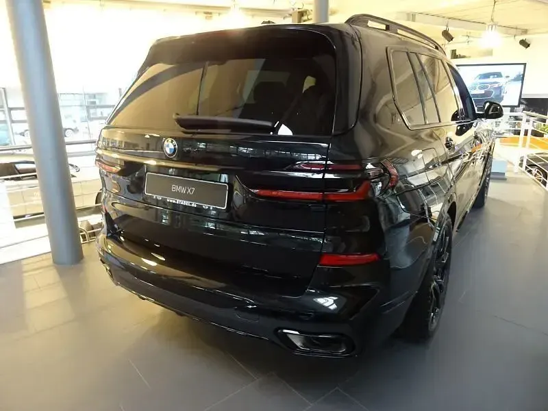 Gebraucht BMW X7 M Sport 352 PS (258 kW) 2026 Schwarz SUV