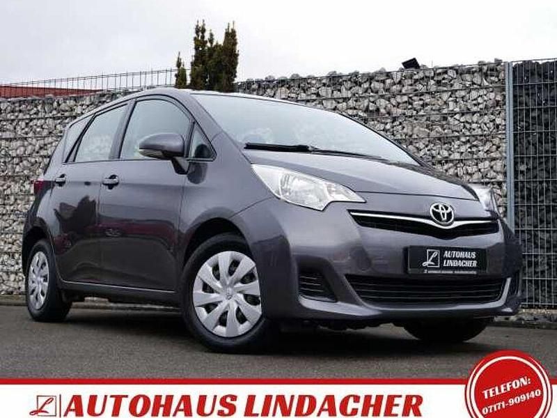 Gebraucht Toyota Verso-S Multidrive S 99 PS (72 kW) 2011 Grau Van / Kleinbus