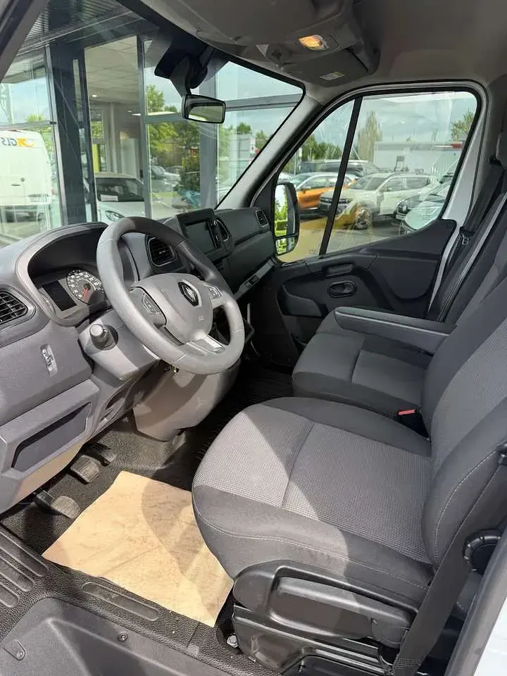 Używany Renault Master Komfort 150 KM (110 kW) 2022 Biały Minivan