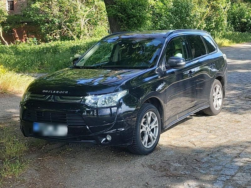 Gebraucht Mitsubishi Outlander 150 PS (110 kW) 2013 Schwarz SUV