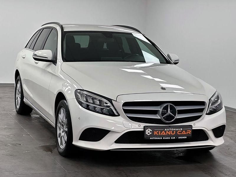 Gebraucht Mercedes C180 122 PS (89 kW) 2019 Weiß Limousine