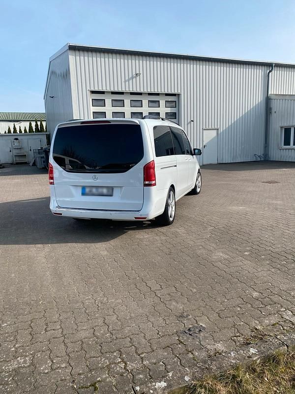 Gebraucht Mercedes V250 190 PS (139 kW) 2019 Weiß Van / Kleinbus