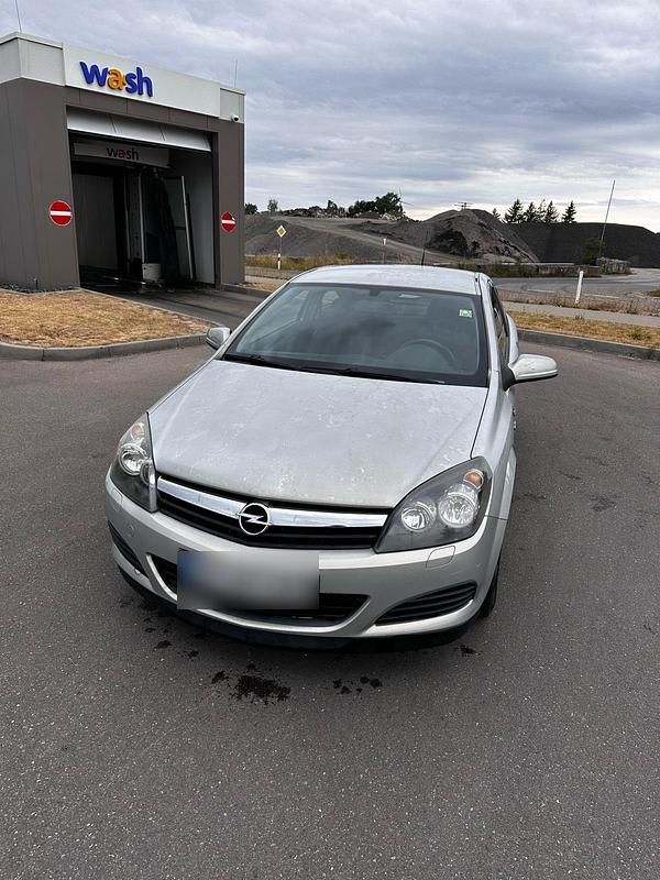 Silber Gebraucht 2005 Opel Astra GTC Coupé | 1.600 € (Guter Preis) - Bild 1/4