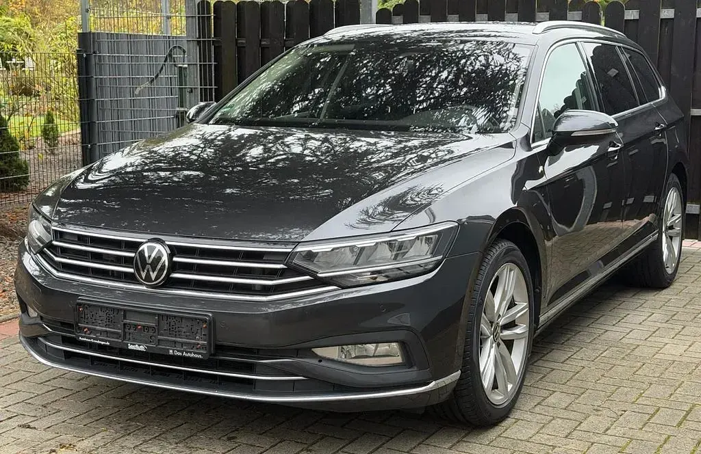 Gebraucht VW Passat 150 PS (110 kW) 2021 Grau Kombi