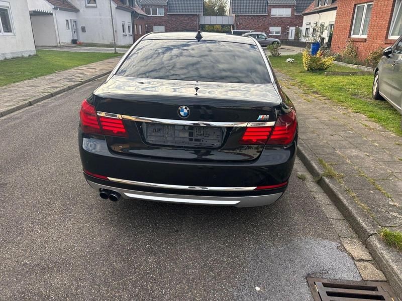 Gebraucht BMW 730L 258 PS (189 kW) 2012 Schwarz Limousine