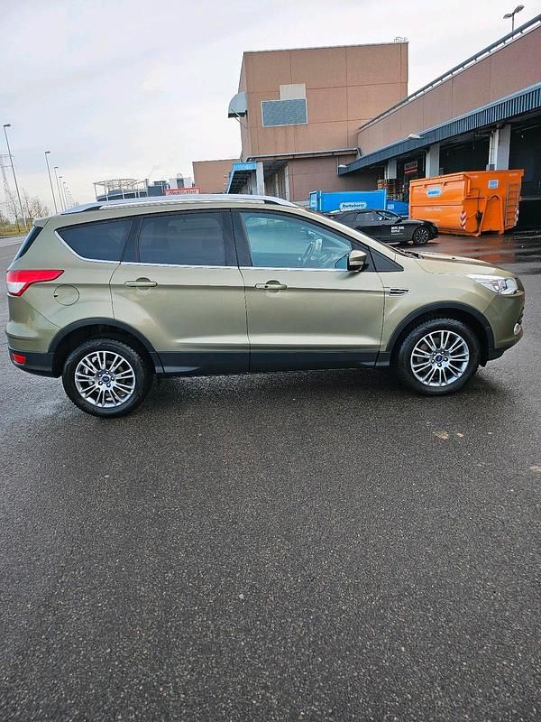 Gebraucht Ford Kuga 2013 Grün SUV
