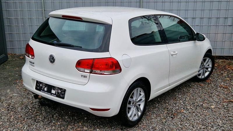Gebraucht VW Golf VI Trendline 105 PS (77 kW) 2011 Weiß Kleinwagen