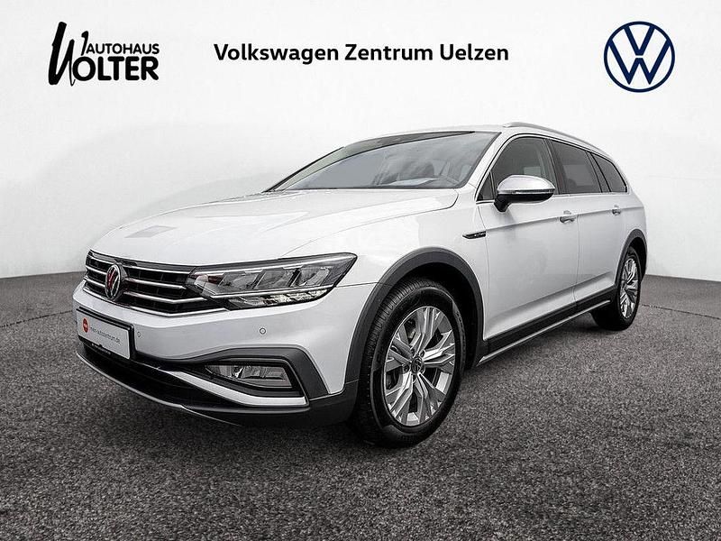 Gletscherweiss Gebraucht 2023 VW Passat Alltrack Kombi | 28.650 € (Fairer Preis) - Bild 1/4