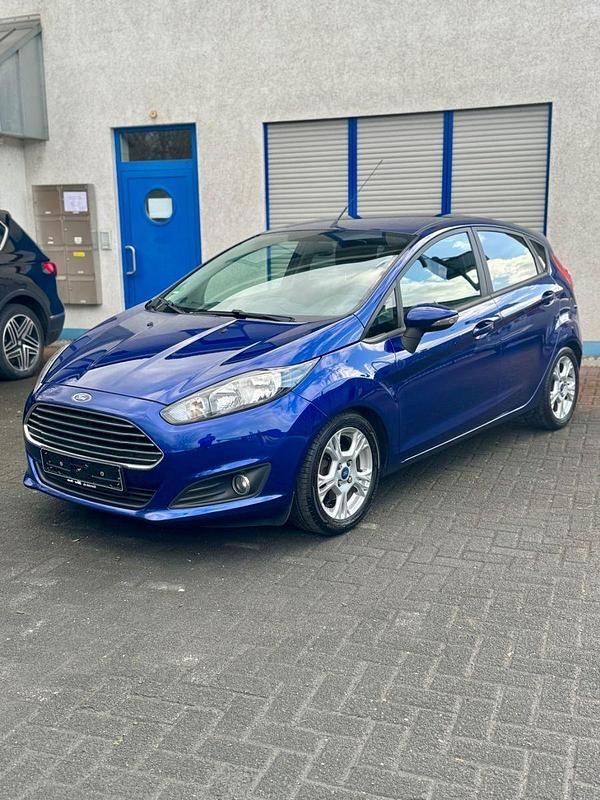 Gebraucht Ford Fiesta Celebration 101 PS (74 kW) 2015 Blau Kleinwagen
