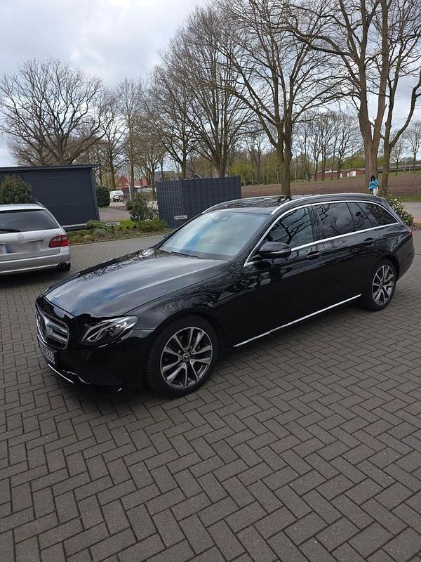Gebraucht Mercedes E220 Avantgarde 194 PS (142 kW) 2017 Schwarz Kombi