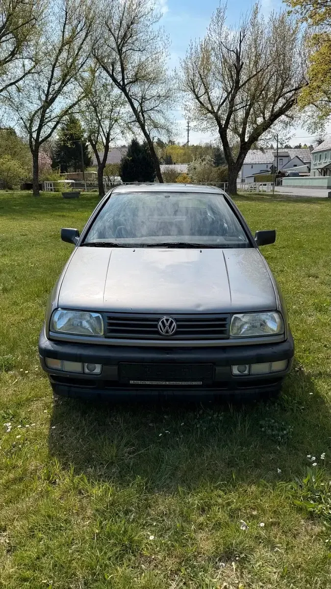 Brugt VW Vento 75 HK (55 kW) 1993 Grå Sedan