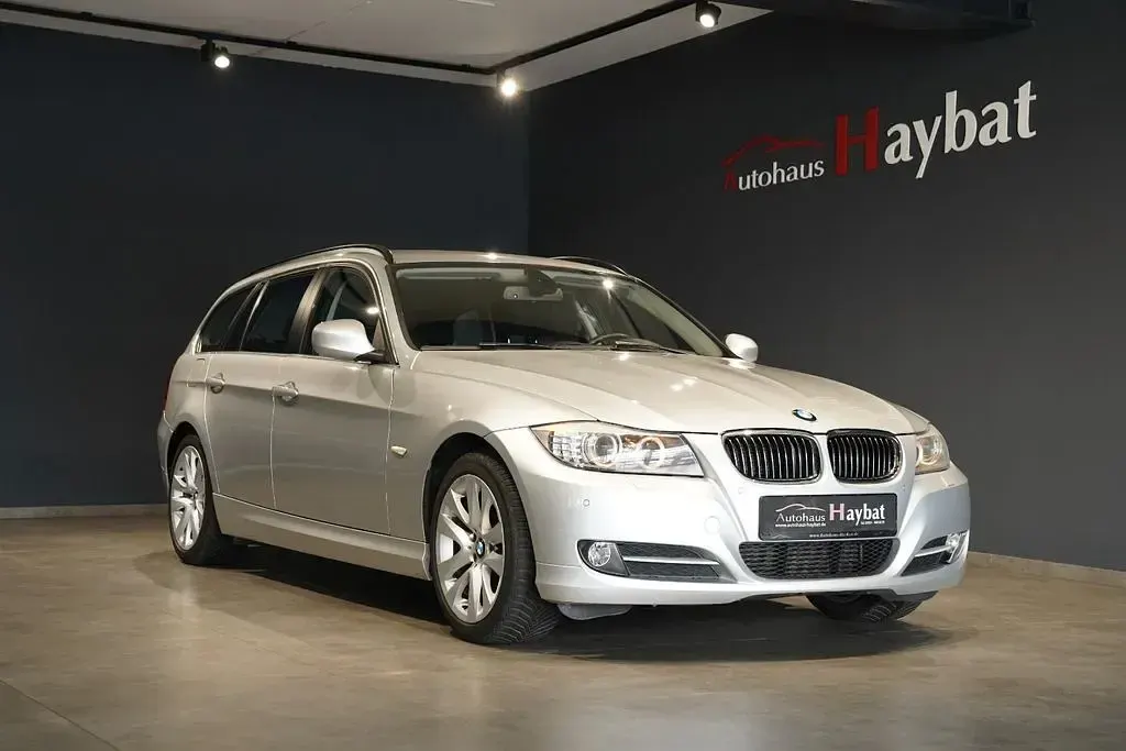 Gebraucht BMW 320 184 PS (135 kW) 2012 Titansilber Kombi