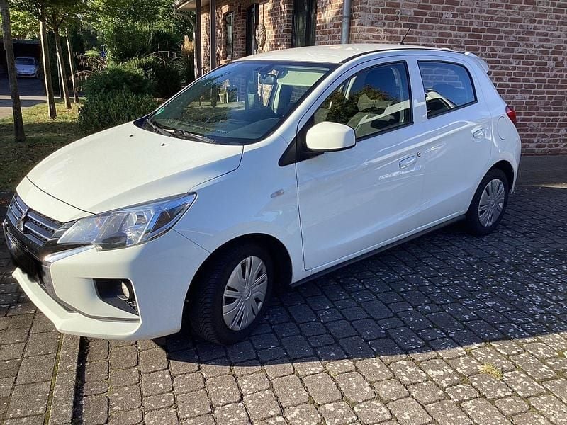 Weiß Gebraucht 2020 Mitsubishi Space Star Basis Kleinwagen | 6.000 € (Guter Preis) - Bild 1/4