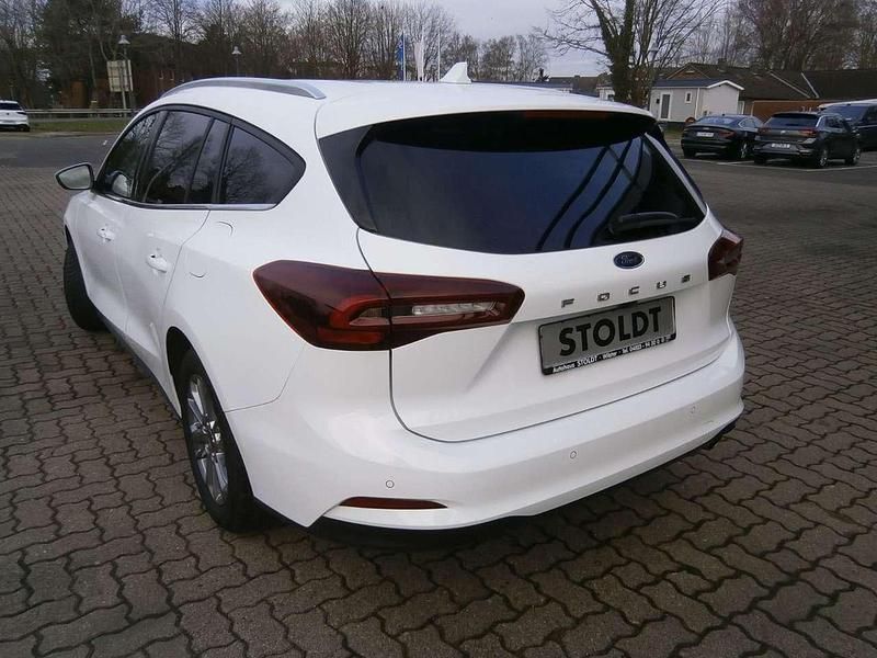 Gebraucht Ford Focus Titanium 125 PS (91 kW) 2022 Frozen white Kombi