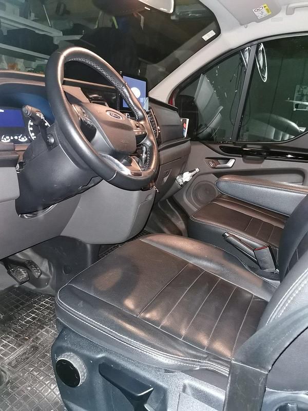 Gebraucht Ford Transit Custom 131 PS (96 kW) 2022 Rot Van / Kleinbus