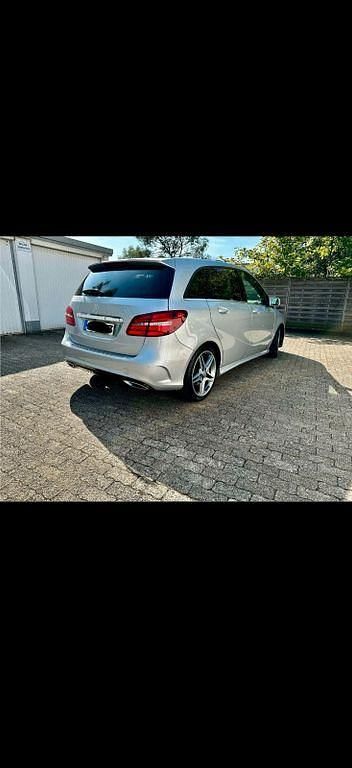Gebraucht Mercedes B250 211 PS (155 kW) 2015 Silber Van / Kleinbus