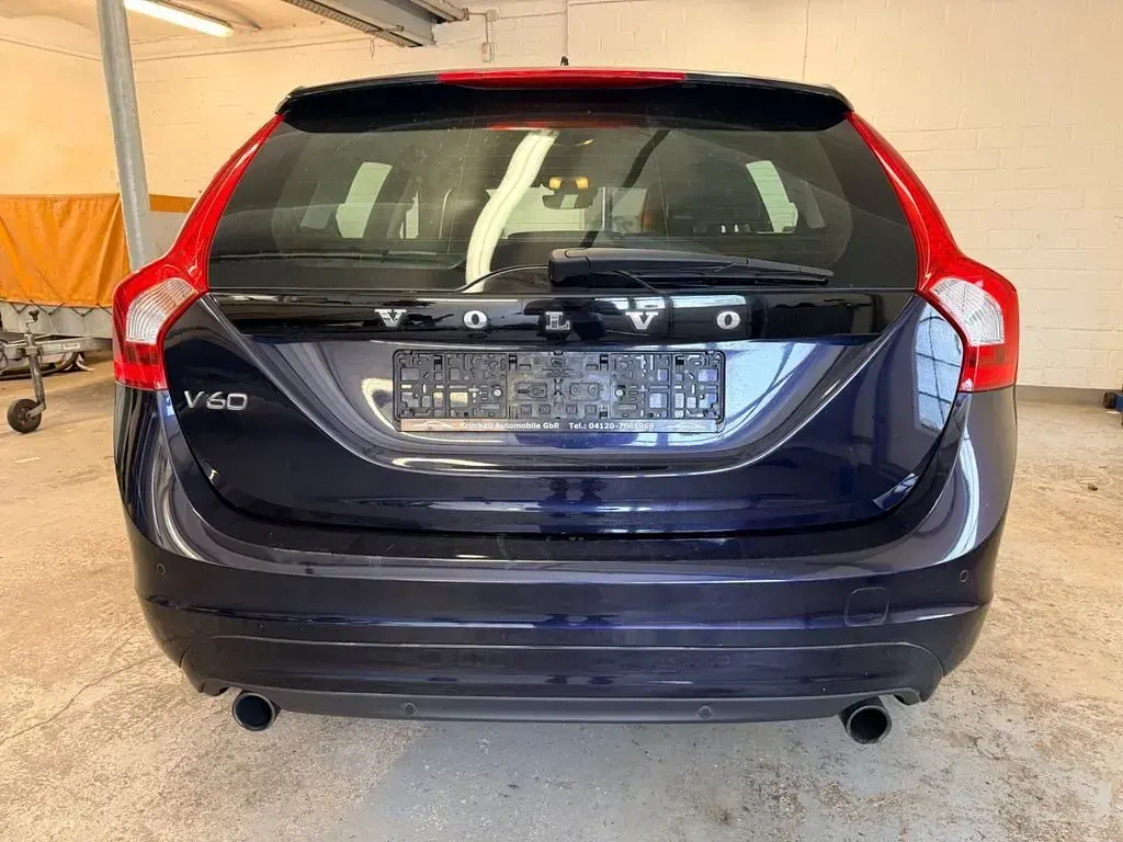 Gebraucht Volvo V60 Summum 190 PS (139 kW) 2017 Blau Kombi