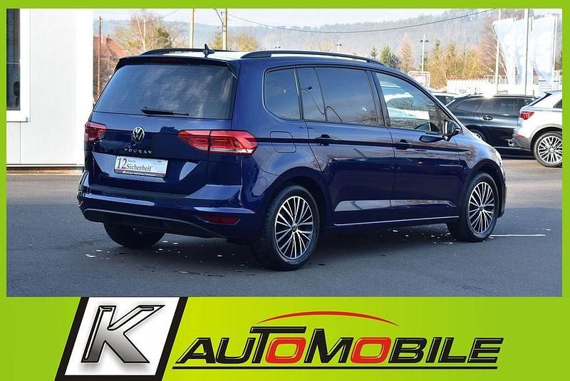 Gebraucht VW Touran 150 PS (110 kW) 2024 Blau Van / Kleinbus