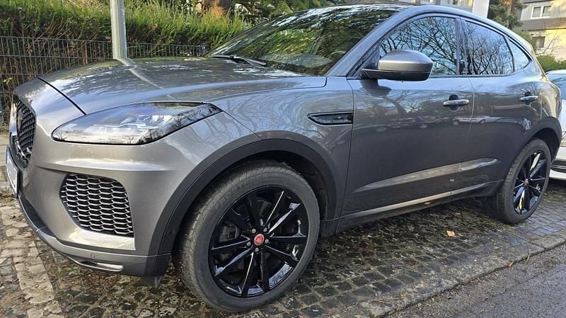 Grau Gebraucht 2020 Jaguar E-Pace Chequered Flag SUV | 25.850 € (Fairer Preis) - Bild 1/4