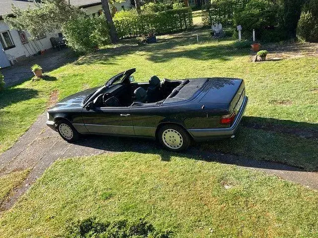 Gebraucht Mercedes E200 Edition 136 PS (100 kW) 1997 Schwarz Cabrio