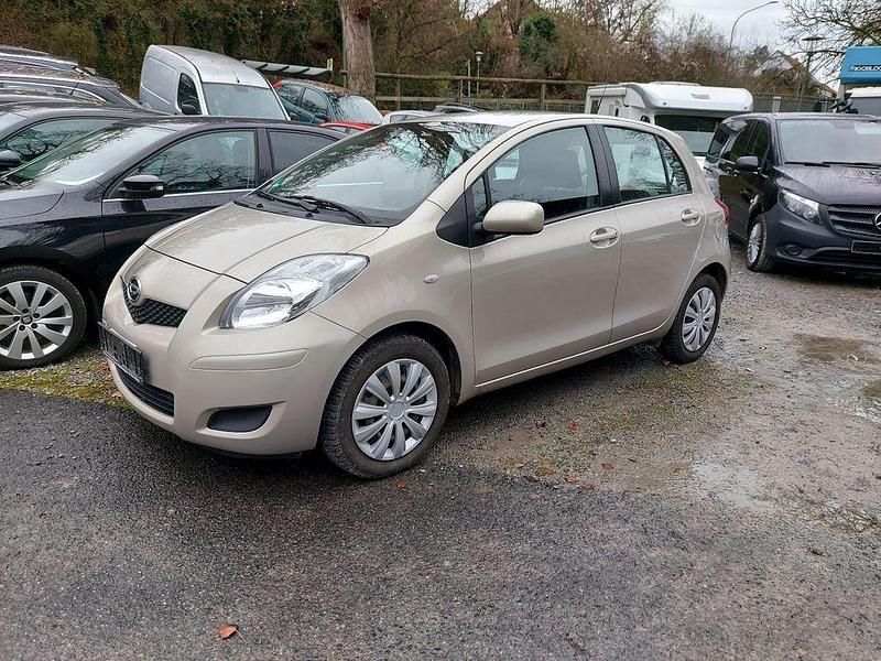 Gold Gebraucht 2012 Daihatsu Charade Limousine | 4.650 € - Bild 1/4