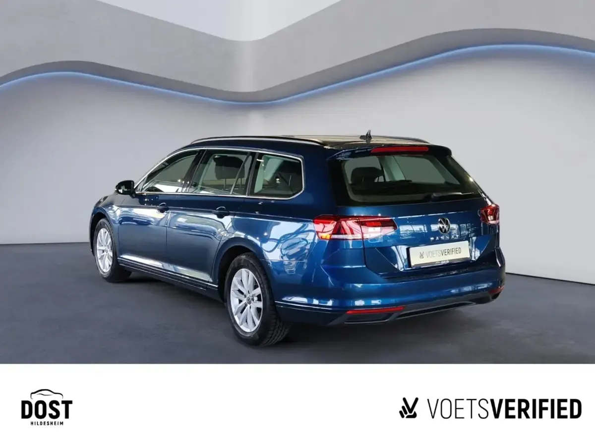 Gebraucht VW Passat Business 150 PS (110 kW) 2023 Blau Kombi