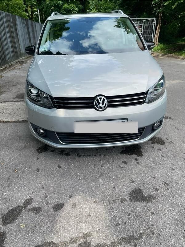 Silber Gebraucht 2012 VW Touran Match Van / Kleinbus | 8.000 € (Guter Preis) - Bild 1/4