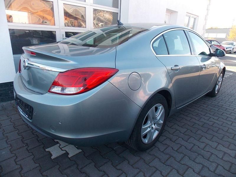 Brugt Opel Insignia Edition 140 HK (102 kW) 2011 Grå Sedan