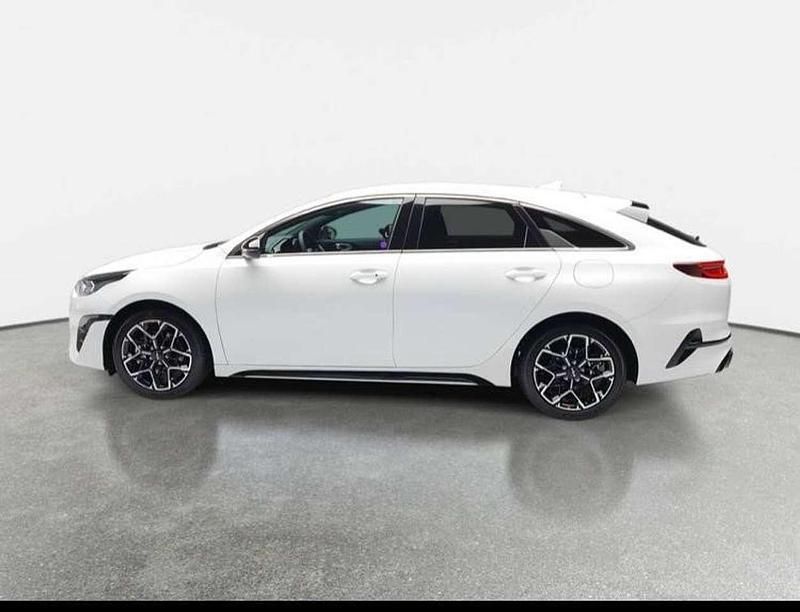 Weiß Gebraucht 2024 Kia ProCeed GT-Line Kleinwagen | 27.777 € (Guter Preis) - Bild 1/4